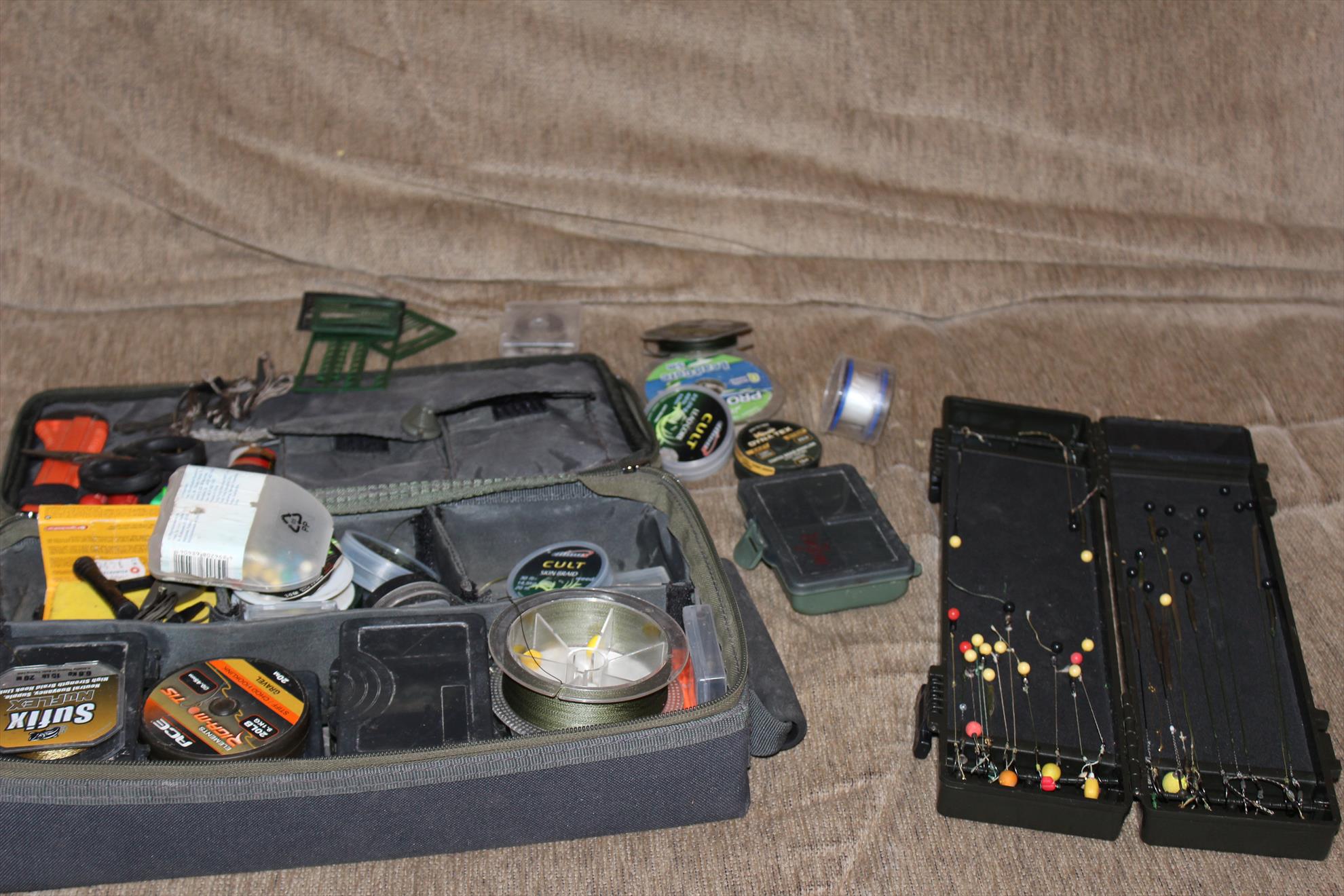 O montura de vara.. - Se deschide trusa de accesorii